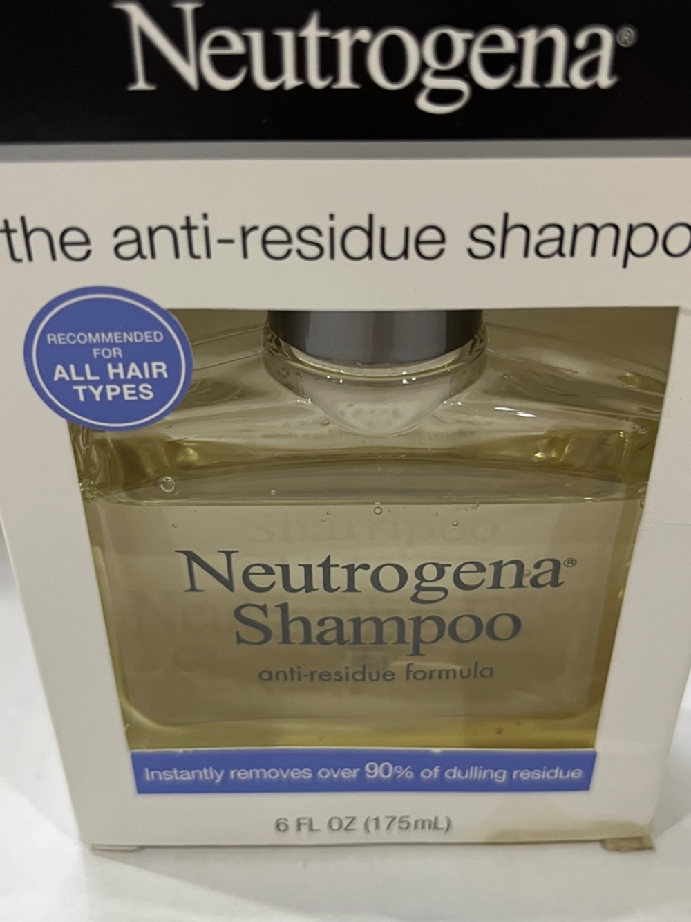 Neutrogena Anti-Residue Shampoo - Picture 2 of 5